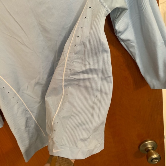 Nike Hooded 3/4 Workout Shirt - Picture 5 of 8